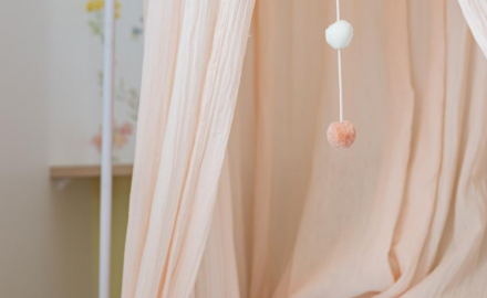 12-decoration-ciel-de-lit-chambre-bebe-fille-a-colombes-agence-studio-b